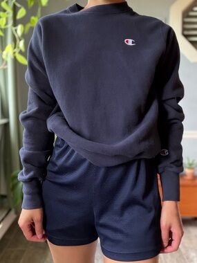 Champion reverse weave navy crewneck (XS)